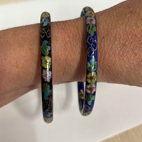 Set of 2 Vintage Cloisonné Blue Enamel Fashion Bangle Bracelets Floral design - Picture 4 of 6